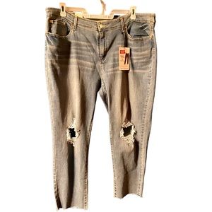 NWT Levi’s slim ride boyfriend